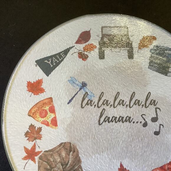 Gilmore Girls Icons Cutting Board - 7.5" Diameter - Hot Plate - Gilmore Marathon - Picture 3 of 6